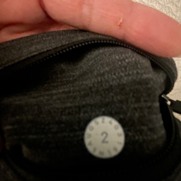 Lululemon grey leggings size 2 - Picture 4 of 4